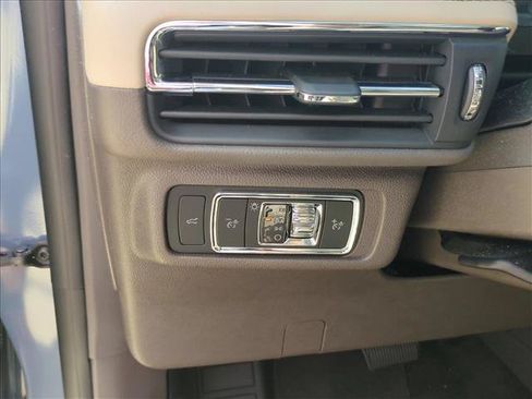 Used 2023 Lincoln Corsair FWD image 13