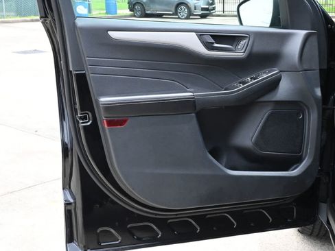 Used 2022 Ford Escape SE FWD image 16