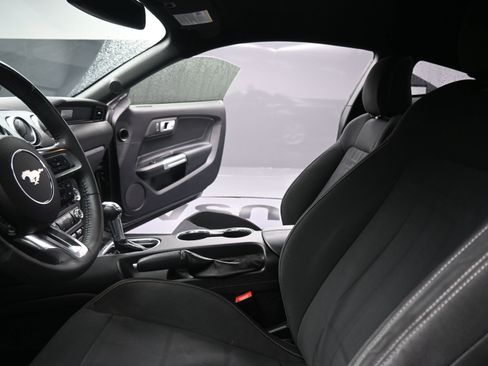 Used 2018 Ford Mustang Coupe image 17