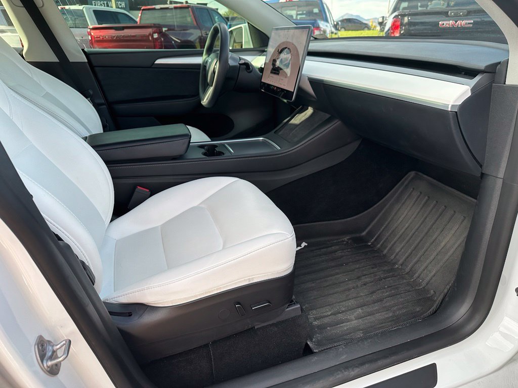 Used 2023 Tesla Model Y Long Range AWD/4WD image 18