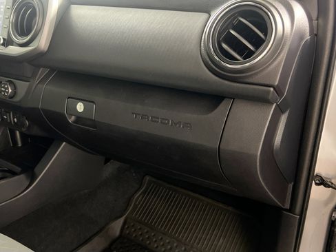 Used 2020 Toyota Tacoma TRD Sport AWD/4WD image 35