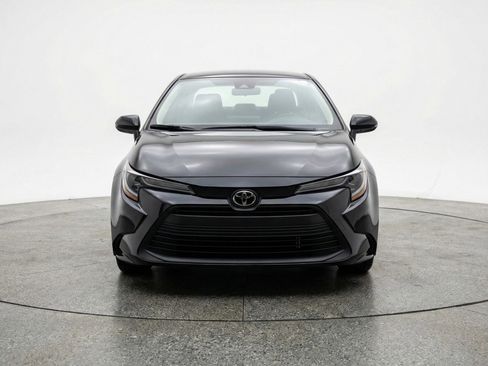 Used 2025 Toyota Corolla LE FWD image 2