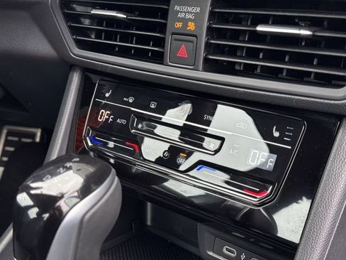 Used 2025 Volkswagen Jetta Sport image 32