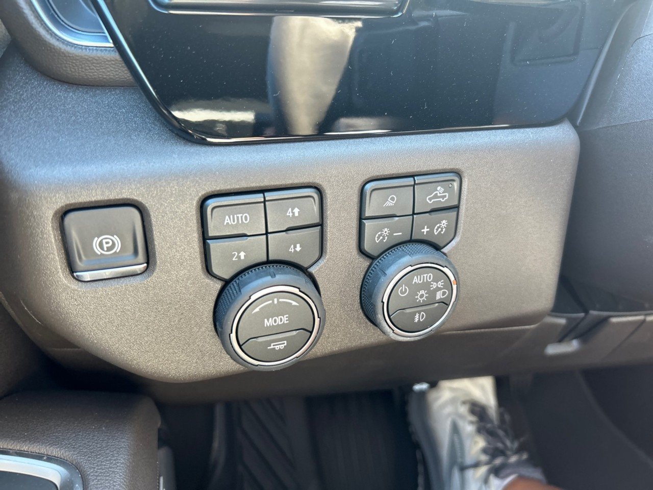 New 2026 Chevrolet Silverado 1500 RST w/ RST All Star Premium Package AWD/4WD image 15