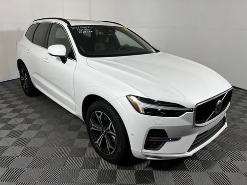 Used 2022 Volvo XC60 B5 Momentum FWD image 3