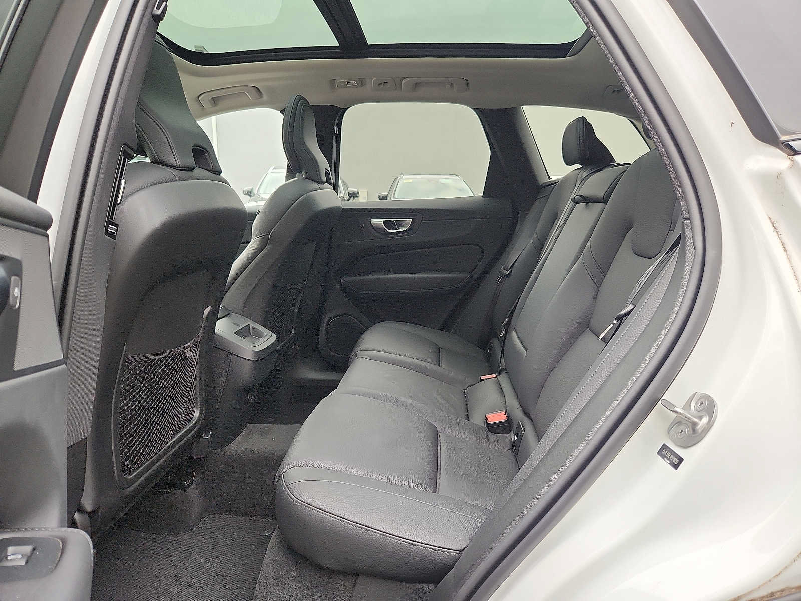Used 2024 Volvo XC60 B5 Plus AWD/4WD image 10