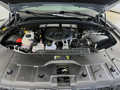 Used 2022 Jeep Grand Cherokee Trailhawk AWD/4WD image 35