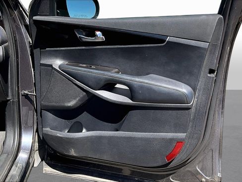 Used 2019 Kia Sorento FWD image 17