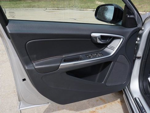 Used 2016 Volvo V60 T5 Cross Country w/ Convenience Package image 25