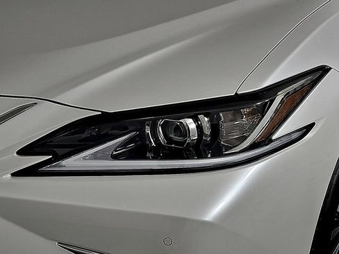 Certified 2025 Lexus ES 350 w/ Premium Package image 10