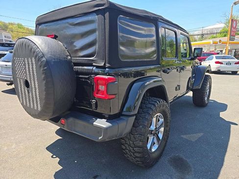 Used 2018 Jeep Wrangler Unlimited Sahara AWD/4WD image 8