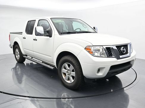 Used 2016 Nissan Frontier SV w/ SV Value Truck Package AWD/4WD image 2