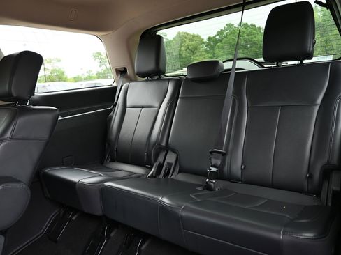 Used 2024 Ford Expedition XLT RWD image 32