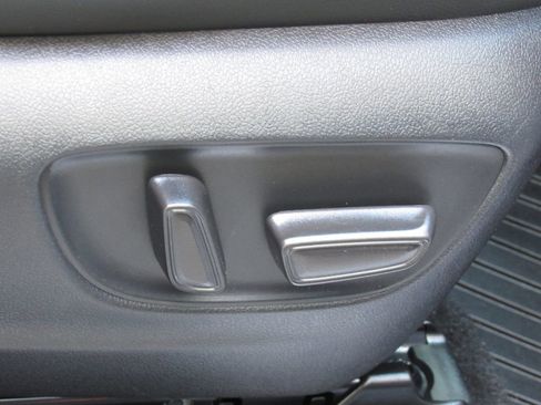 Used 2025 Toyota Highlander Platinum AWD/4WD image 23