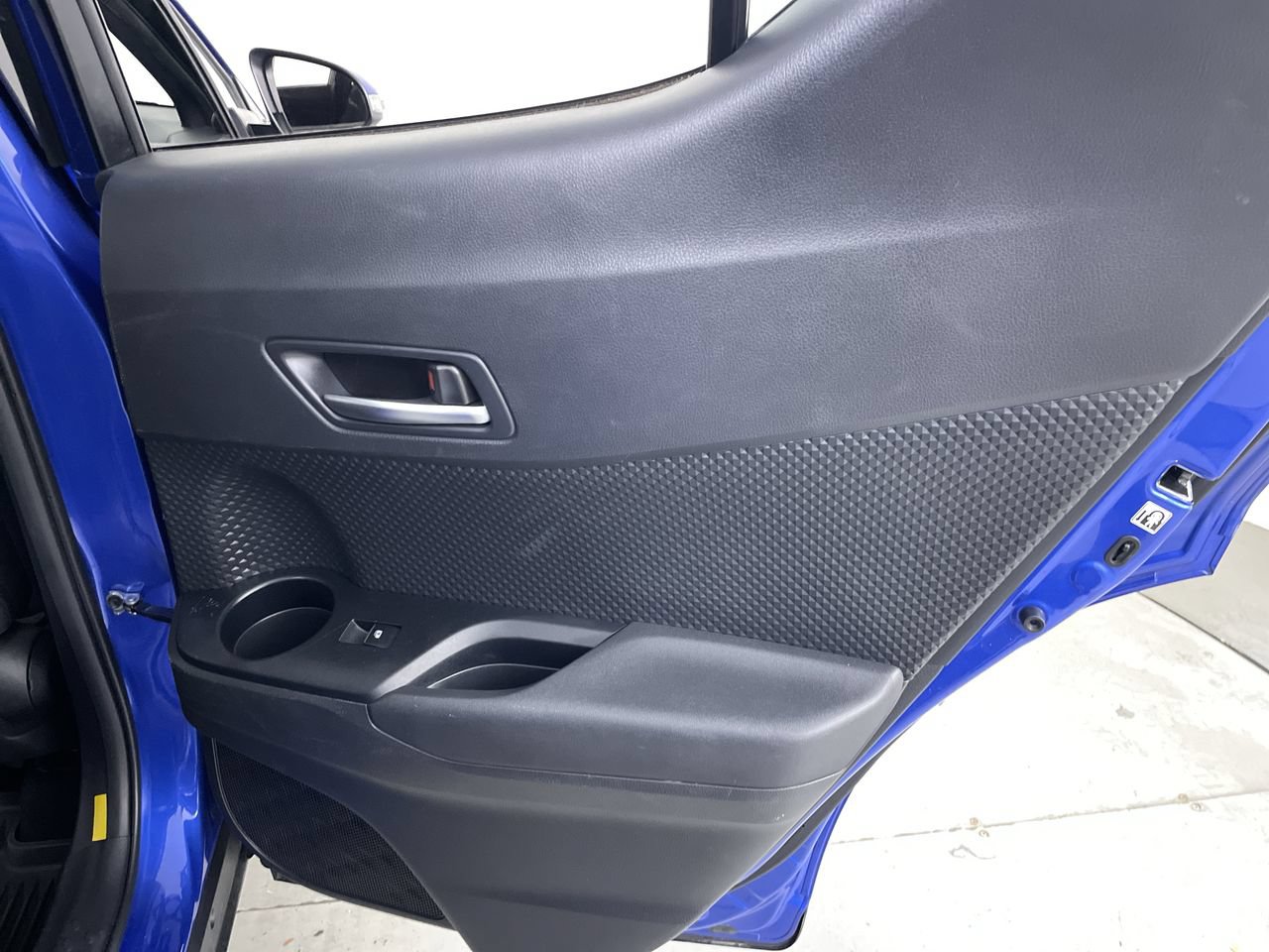 Used 2019 Toyota C-HR XLE FWD image 23