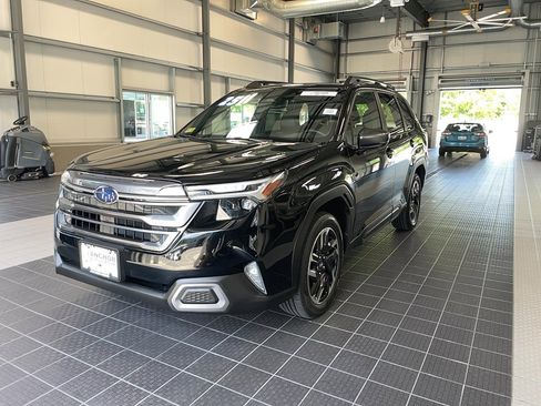Used 2025 Subaru Forester Limited AWD/4WD image 3