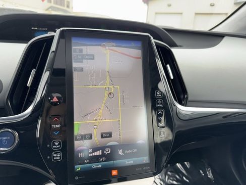 Used 2018 Toyota Prius Four image 3