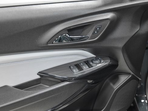 Used 2025 Chevrolet Trax LT w/ Driver Confidence Package image 13