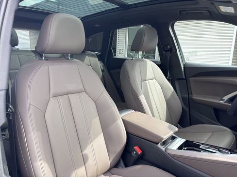 Used 2025 Audi Q5 Premium w/ Convenience Package image 16