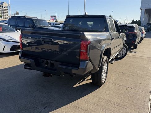 Used 2025 Toyota Tacoma SR5 image 5