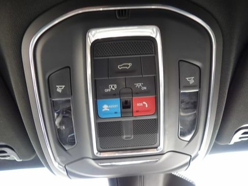Used 2024 Jeep Wagoneer L Series II w/ Flexible Seating Group AWD/4WD image 39