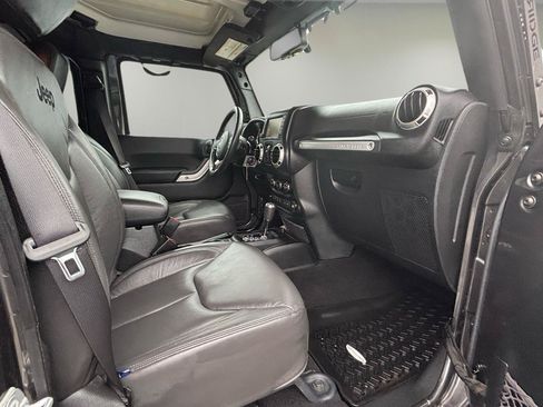 Used 2017 Jeep Wrangler Unlimited Sahara w/ Dual Top Group AWD/4WD image 16