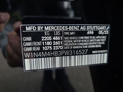 Used 2023 Mercedes-Benz GLB 250 4MATIC image 17