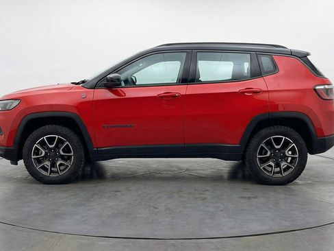 Used 2025 Jeep Compass Trailhawk image 5