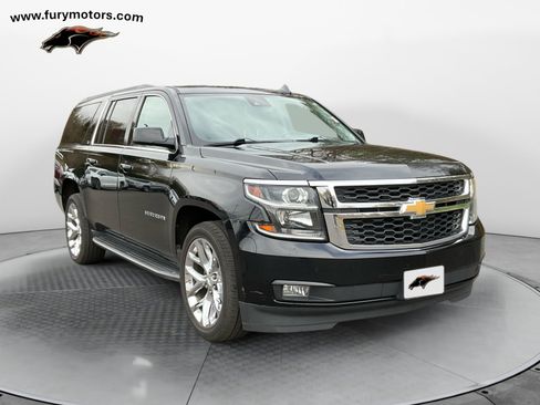 Used 2018 Chevrolet Suburban LT image 1