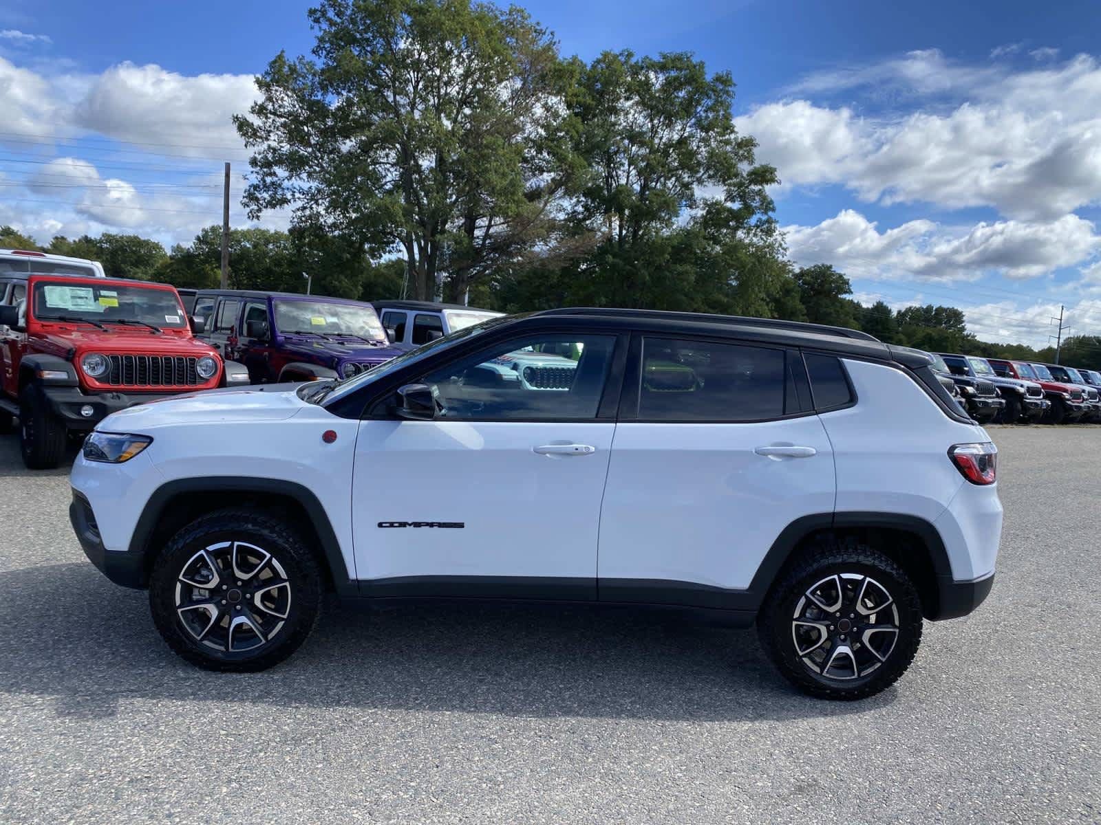Certified 2026 Jeep Compass Trailhawk AWD/4WD image 9