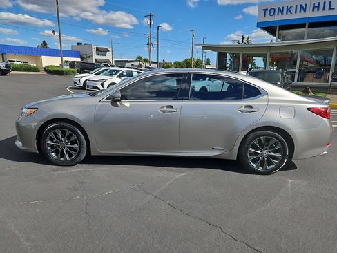 Used 2015 Lexus ES 300h w/ Navigation System Package FWD image 3