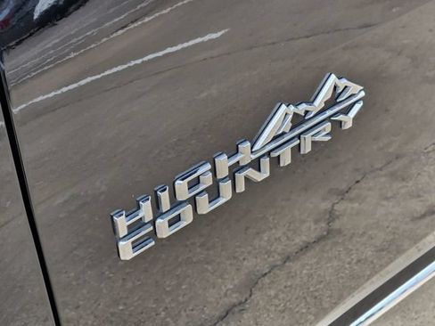 Used 2024 Chevrolet Traverse High Country FWD image 10