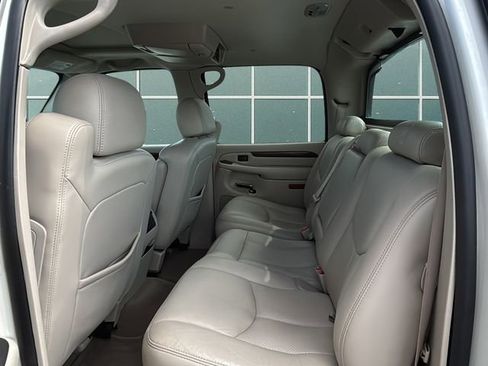 Used 2005 Cadillac Escalade EXT AWD/4WD image 18