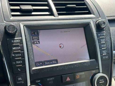 Used 2013 Toyota Camry XLE w/ Leather Pkg FWD image 12