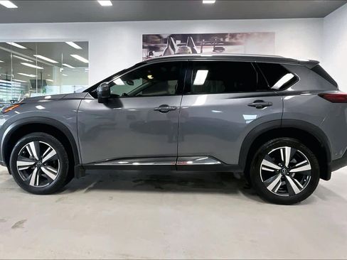 Used 2023 Nissan Rogue SL image 3