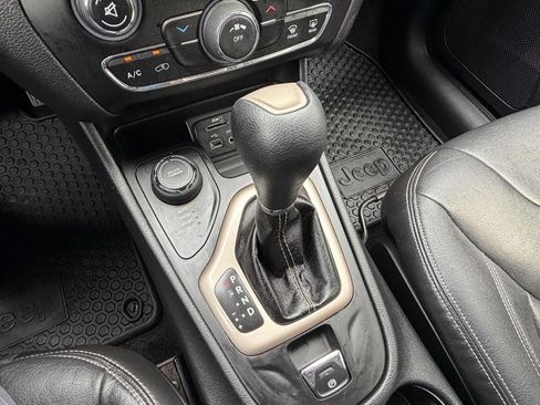 Used 2015 Jeep Cherokee Latitude w/ Cold Weather Group AWD/4WD image 30