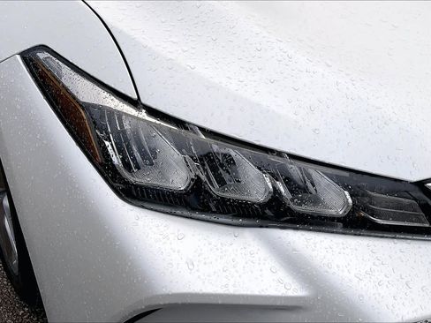 Used 2021 Toyota Avalon XLE w/ Carpet Mat Package (TMS) image 26