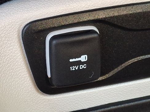 Used 2024 Chrysler Pacifica Touring-L FWD image 28