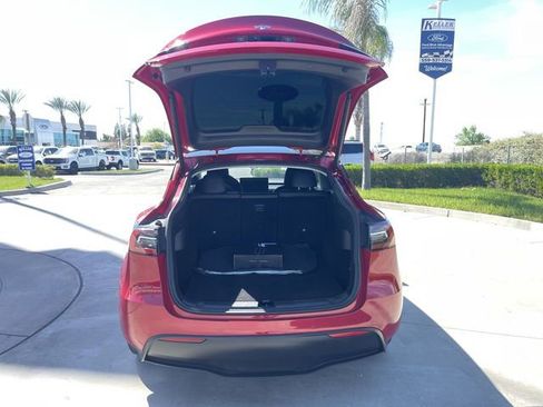 Used 2022 Tesla Model Y Long Range AWD/4WD image 27