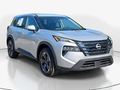 Used 2025 Nissan Rogue SV FWD image 3