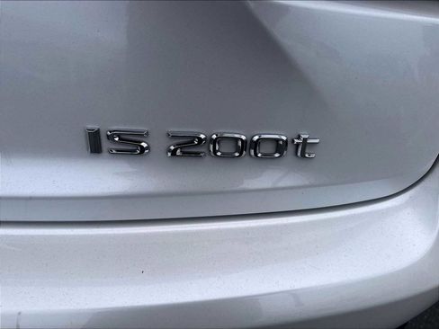 Used 2017 Lexus IS 200t RWD image 11