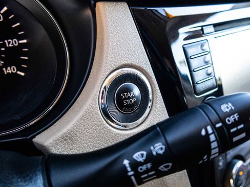 Used 2016 Nissan Rogue SL image 35