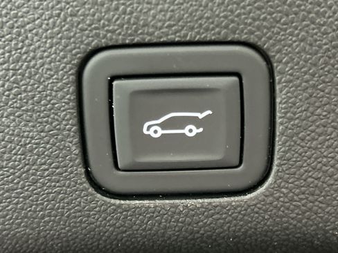 Used 2023 GMC Yukon XL SLT w/ SLT Luxury Package AWD/4WD image 25