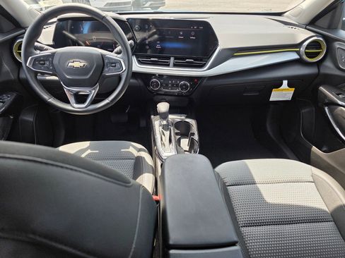 Used 2025 Chevrolet Trax LT w/ Driver Confidence Package FWD image 14