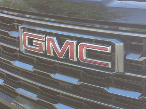 Used 2025 GMC Sierra 2500 AT4 w/ Technology Package image 23