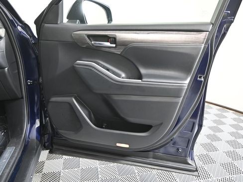 Used 2022 Toyota Highlander Platinum image 12