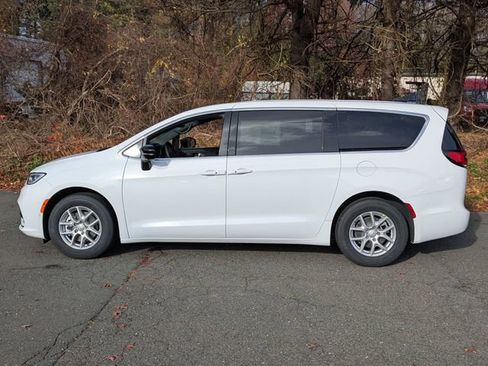 New 2026 Chrysler Pacifica Select FWD image 2