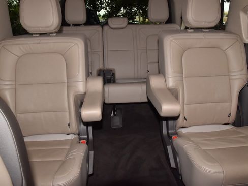 Used 2022 Lincoln Navigator Reserve AWD/4WD image 21