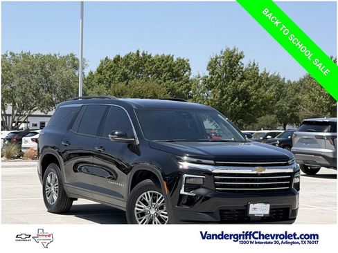 Used 2026 Chevrolet Traverse LT FWD image 2