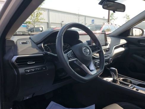 Used 2021 Nissan Altima 2.5 SV w/ SV Premium Package image 18